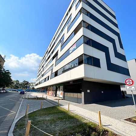 Luxury Pearl With Parking Place In Holesovice Prag Exterior foto