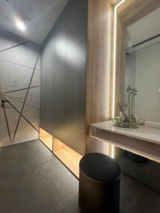 Luxury Pearl With Parking Place In Holesovice Prag Exterior foto